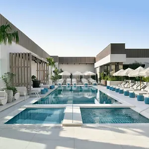 Sheraton Grand Hotel, מלון